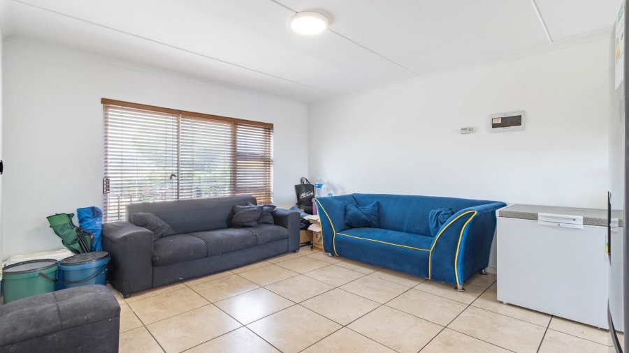2 Bedroom Property for Sale in Cravenby Western Cape